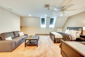 Apartment (3 Bedrooms) | Interior - Lake & Beach Access: Family Townhome in Laconia (Laconia)