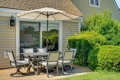 Lake & Beach Access: Family Townhome in Laconia