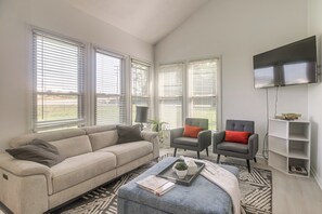 House (3 Bedrooms) | Front of property