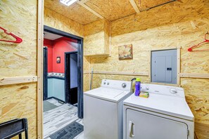 Apartment (3 Bedrooms) | Interior - 1 Mi to Hatfield-mccoy Trails: Apt in Matewan (North Matewan)