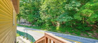 1 Mi to Hatfield-mccoy Trails: Apt in Matewan