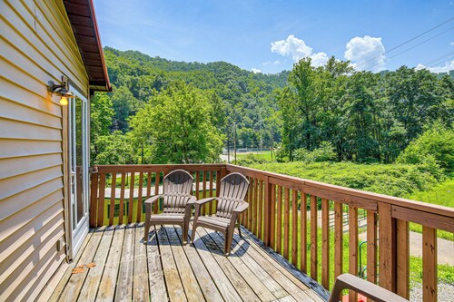 1 Mi to Hatfield-mccoy Trails: Apt in Matewan