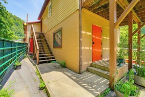 Apartment (3 Bedrooms) | Interior - 1 Mi to Hatfield-mccoy Trails: Apt in Matewan (North Matewan)