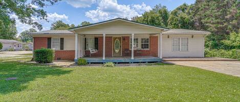 House (4 Bedrooms) | Front of property
