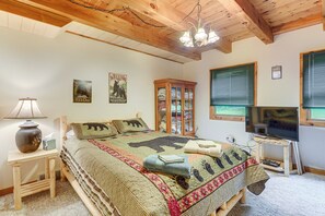 House (3 Bedrooms) | Interior - Pet-friendly Cabin on 86 Acres in Scio: Fish, Hike (Scio)