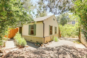 Interior - Wine Country Cottage in Historic Fiddletown! (Fiddletown)