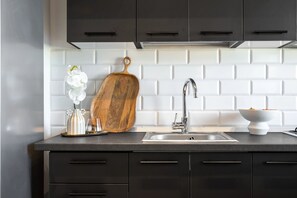 2 bedrooms, Internet - Colorful Bright 2BR on Iconic Calea Victoriei (Bucharest)