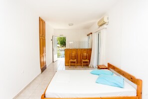 Room - Bluewhite Studio - Mountain View by the Pool (Kefalonia)
