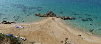 藍白工作室 - 泳池旁山景