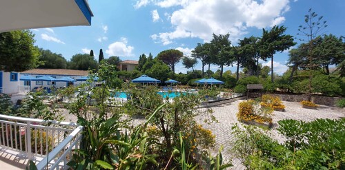 Bluewhite Studio - Mountain View by the Pool