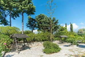 Studio | Exterior - Bluewhite Studio - Garden by the Pool (Kefalonia)