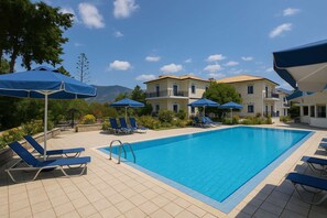 Studio | Exterior - Bluewhite Studio - Garden by the Pool (Kefalonia)