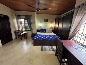 Desk, laptop workspace - My view guest house (Ejisu)