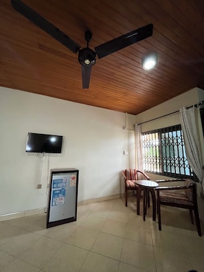 Bureau, espace de travail pour ordinateur portable