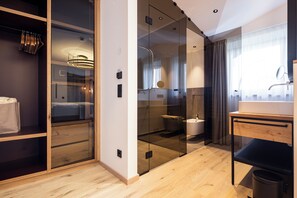 Superior Double Room, Valley View | Bathroom | Bathrobes, slippers - Hotel Baumwirt (Castelrotto)