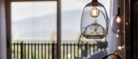 Dobbeltrom – deluxe, dalutsikt | Minibar, safe på rommet, blendingsgardiner og wi-fi (inkludert)