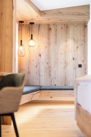 Minibar, coffres-forts dans les chambres, rideaux occultants