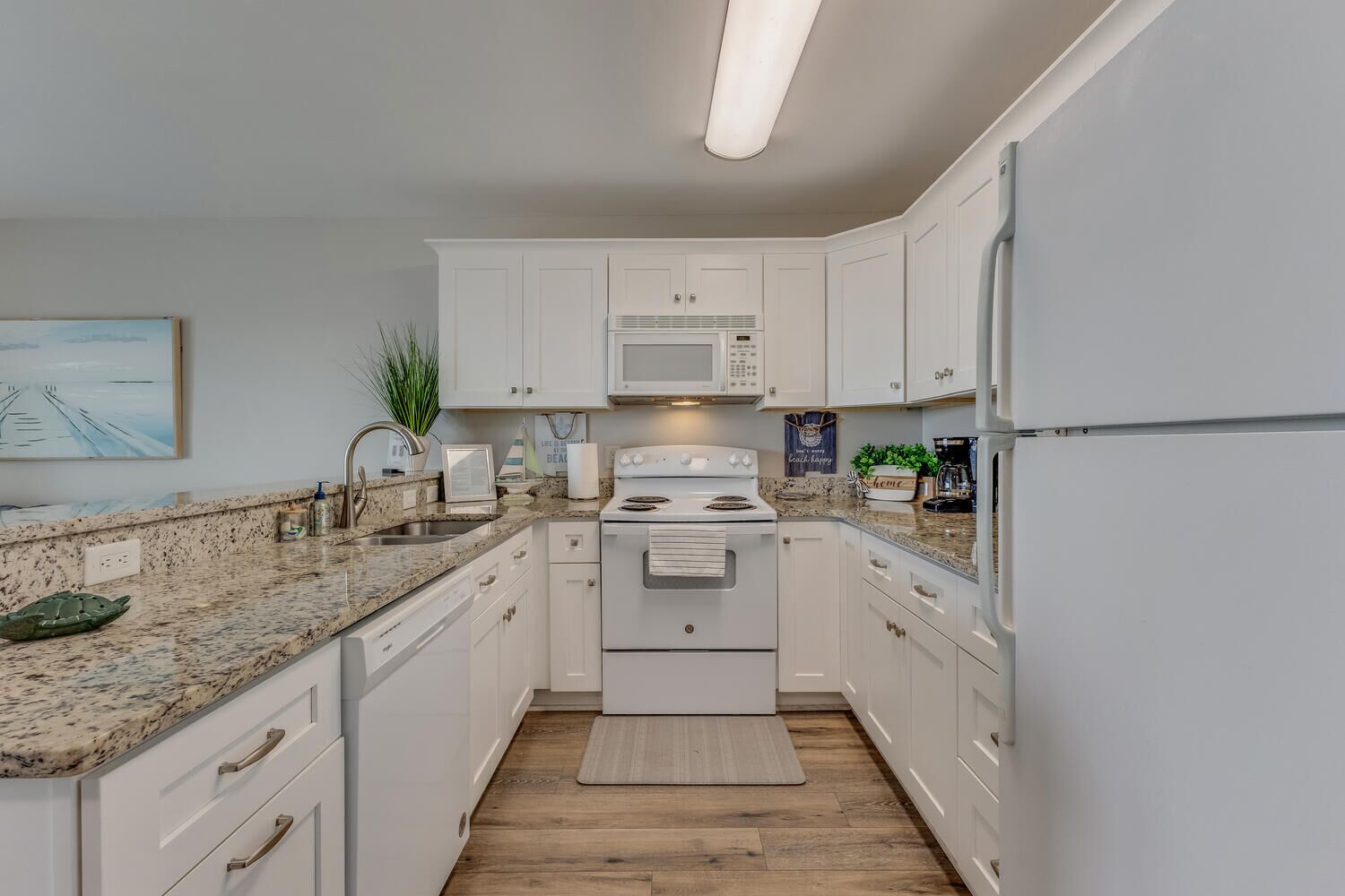 ثلاجة، ميكروويف، فرن، موقد طهي مسطح