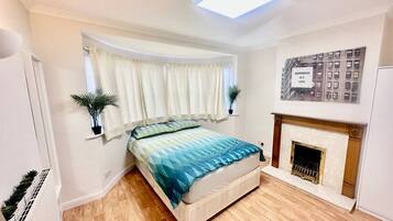 5 bedrooms, desk, iron/ironing board, WiFi