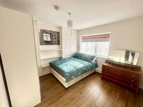 5 chambres, bureau, fer et planche à repasser, Wi-Fi