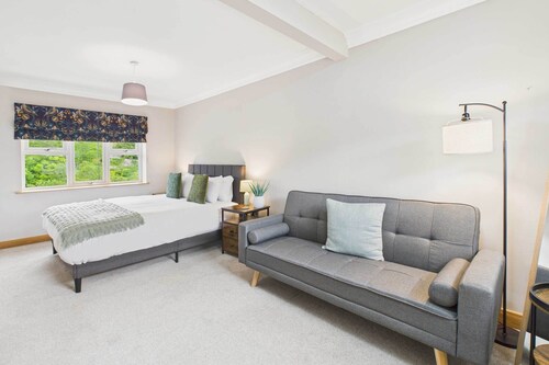 Host & Stay | Castle View