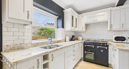 Host & Stay | Castle View