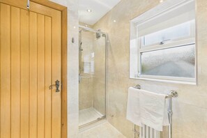 Dutxa, assecador de cabells i tovalloles 