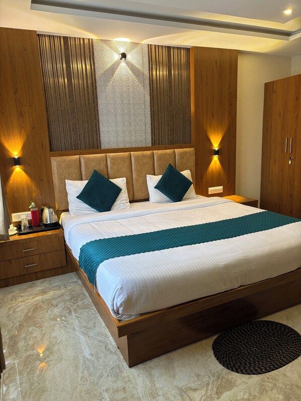 6 bedrooms, WiFi, bed sheets