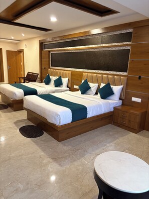 6 bedrooms, WiFi, bed sheets