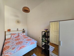 1 bedroom, iron/ironing board, travel cot, free WiFi