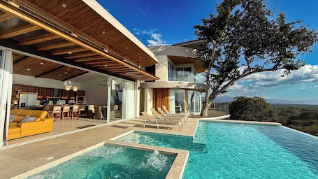 プール. "Experience a unique moment in a corner of tranquility and natural beauty!"