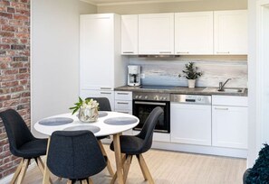 Fridge, oven, dishwasher, coffee/tea maker