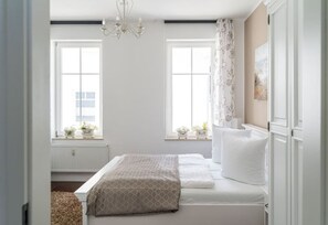 2 عدّة غرف نوم وواي فاي مجانًا وملاءات أسرّة