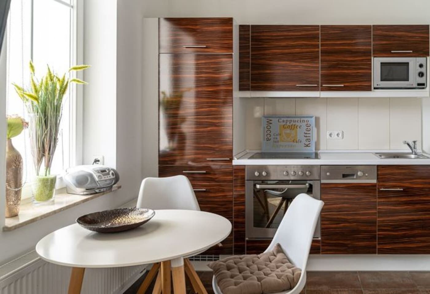 Coffee/tea maker, fridge, microwave, oven