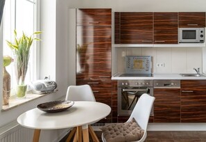 Réfrigérateur, micro-ondes, four, lave-vaisselle