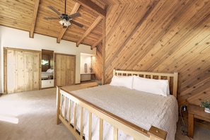 3 bedrooms, desk, WiFi, bed sheets