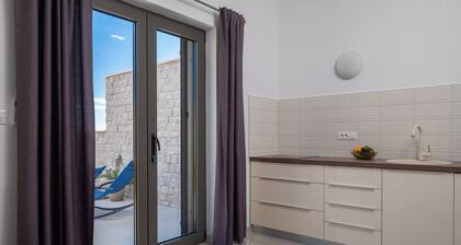 New studio in Mediterranean Garden only 50 meters from the sea.