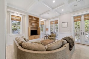 TV, DVD player, offices