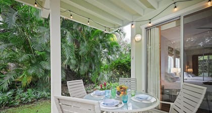 Makolea#11: Steps from the Beach, Beautifully Appointed 2 bedroom condo