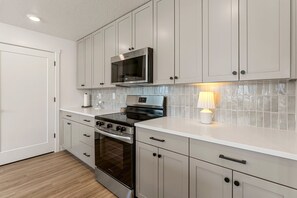 Appart'hôtel, 2 chambres | Cuisine privée | Réfrigérateur, four, cafetière/bouilloire, grille-pain