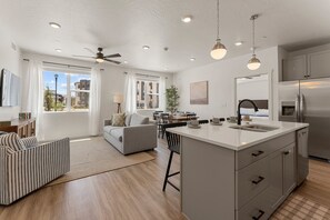 Interior - Comfort At Cliff Side 2 Bedroom Condo (Hurricane)