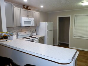 Private kitchen - Charming 2-bedroom villa with WiFi, AC in beautiful Eagan Park area. (East Point)