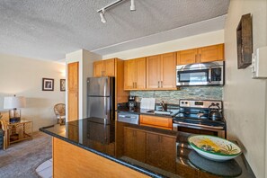 Condo, 1 Bedroom | Private kitchen | Fridge, oven, coffee/tea maker, toaster