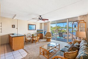 Condo, 1 Bedroom | Living area