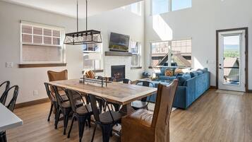 House, 5 Bedrooms | Dining