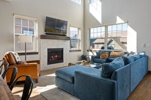 ハウス 5 ベッドルーム | リビング エリア | スマートテレビ