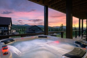 ハウス 5 ベッドルーム | 屋外スパ浴槽