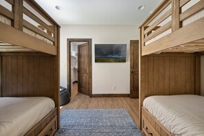 Casa, 5 camere da letto | 5 camere, postazione laptop, ferro/asse da stiro, Wi-Fi gratuito