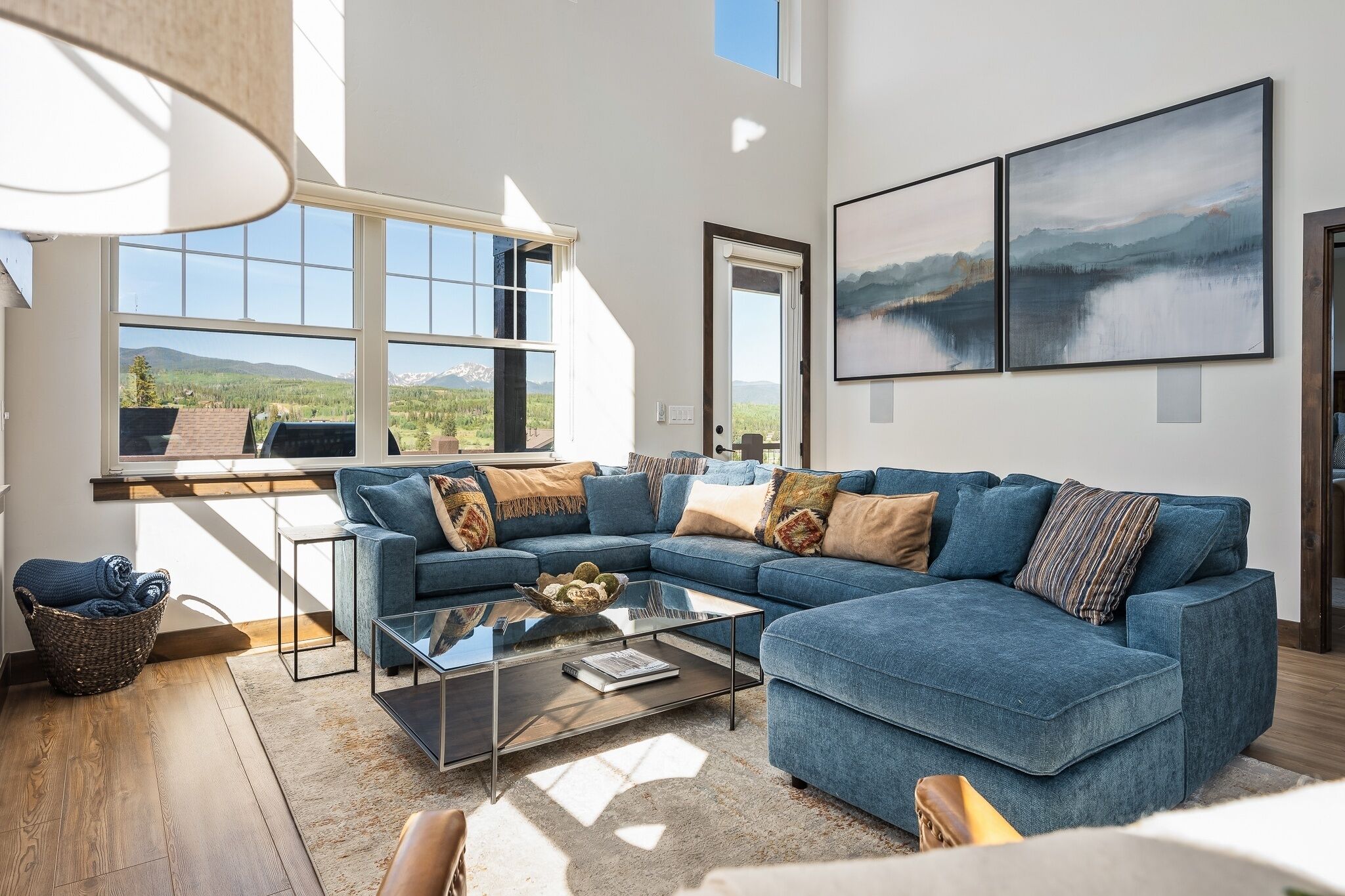 House, 5 Bedrooms | Living area | Smart TV
