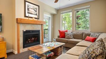 Cabin, 1 Bedroom | Living area | Smart TV